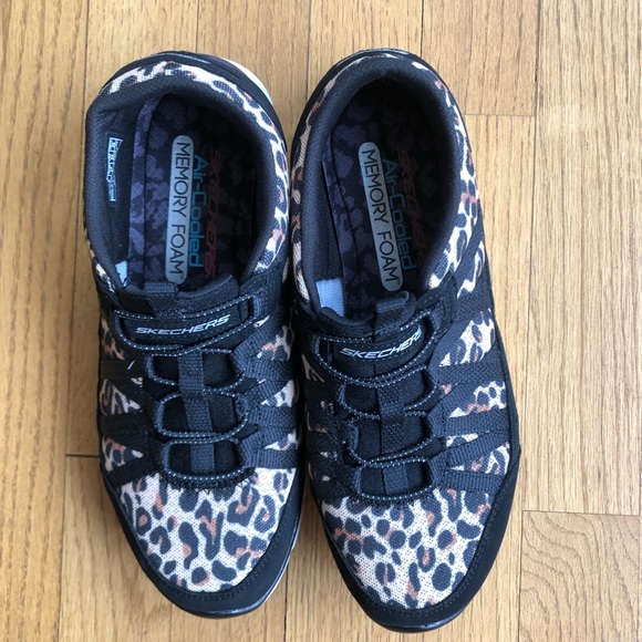 Sketchers Air- Cooled memory Foam sneakers size 7 leopard - Picture 2 of 7